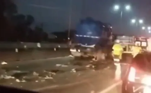 O acidente aconteceu no sentido Rio da BR-101, na altura de Guaxindiba