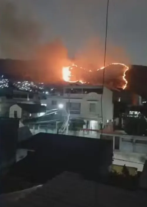 Incêndio atingiu grande parte da vegetação no Morro do Juramento