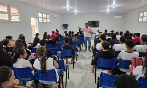 São oferecidas diversas áreas de atuação, como Informática para Internet e Segurança do Trabalho