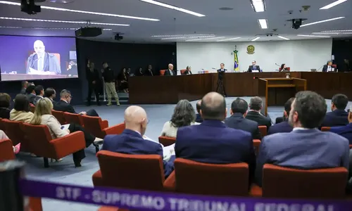 Após a abertura do relator do caso, Alexandre de Moraes, as defesas se manifestaram. A defesa do ex-presidente Jair Bolsonaro se apresenta nesta quarta-feira