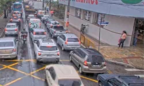 Retenção foi registrada na Alameda São Boaventura, por volta de 10h30