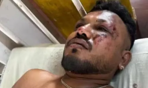 Ramesh foi levado de ambulância para um hospital nas proximidades