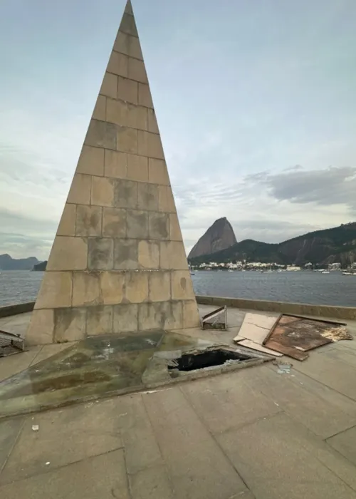 Monumento Estácio de Sá fica no Flamengo, na Zona Sul do Rio