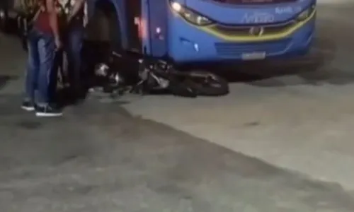 O caso chamou a atenção pelo fato de a motocicleta estar dentro das dependências do terminal, algo que é proibido