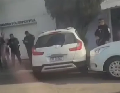Ao ser baleado, o motorista perdeu o controle do carro