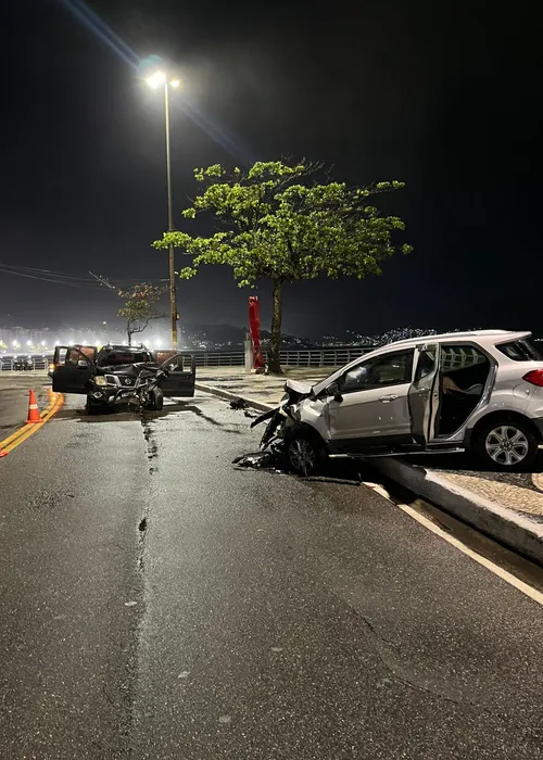 Colisão entre carros aconteceu na altura do bairro Ingá