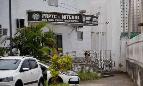 Corpo da mulher foi levado para o IML do Barreto, em Niterói