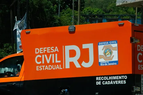 O corpo da vítima foi levado para o IML