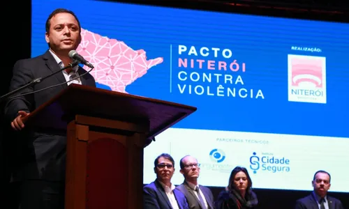 O prefeito Rodrigo Neves, no lançamento do programa 'Pacto Niterói Contra Violência'