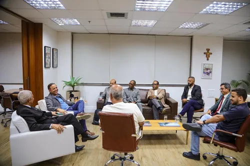 Rodrigo Neves recebeu grupo de religiosos e anunciou o evento em Niterói