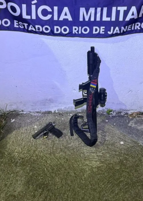 Três acusados ficaram feridos na troca de tiros; armas foram apreendidas