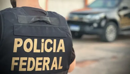 Agentes da PF cumprem mandados no Rio e em Santa Catarina