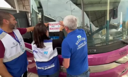 Ônibus foi interditado por apresentar uma série de problemas