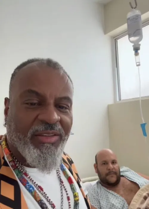Leandro Teixeira dos Santos, de 43 anos, foi baleado nas duas pernas