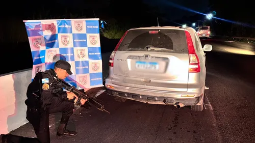 Carro usado pelos ladrões foi apreendido no Calaboca