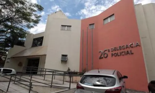 Agentes da 26ª DP (Todos os Santos) cumprem mandados de busca e apreensão contra os envolvidos na quadrilha