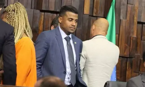 As investigações apontam que o deputado utilizava o mandato para beneficiar o crime organizado