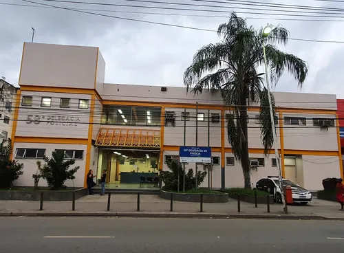 Os agentes da 58ª DP (Posse) foram até o endereço após receberem denúncias sobre a venda ilegal de cabos de cobre