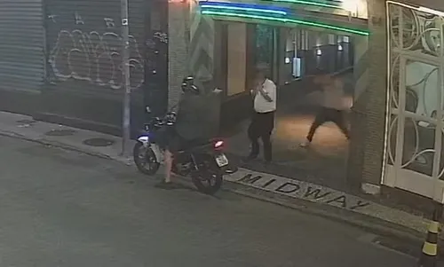Ao tentar se defender, o policial conseguiu atingir o assaltante com um tiro