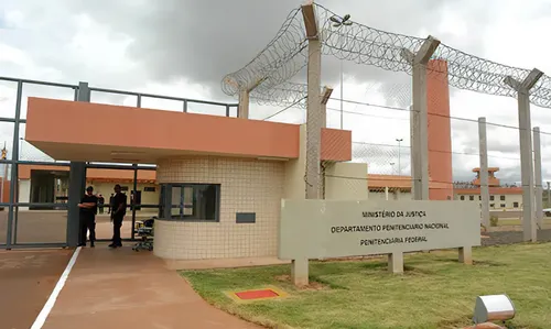 A iniciativa foi viabilizada por meio de uma licitação pública, dividida em cinco lotes regionais, com a participação de seis empresas