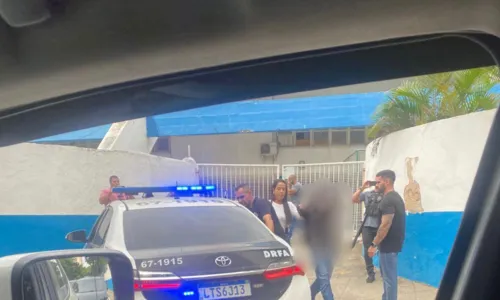 O preso foi capturado por agentes da Delegacia de Roubos e Furtos de Automóveis (DRFA)