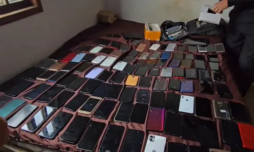 Cerca de 136 celulares foram encontrados com o acusado em sua residência