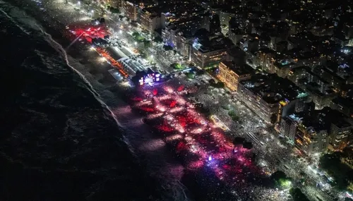 O tradicional cenário à beira-mar recebeu moradores e turistas