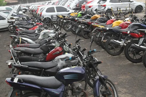 Veículos podem ser visitados no pátio antes do leilão