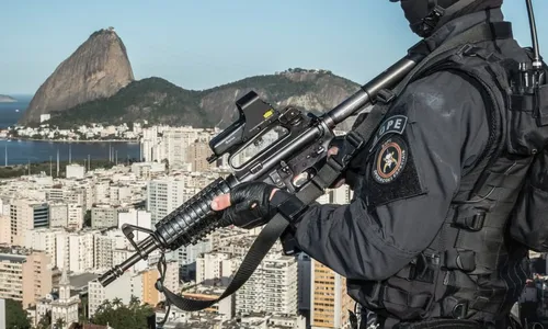 Entre os detidos está um 2º sargento do Batalhão de Operações Policiais Especiais (Bope)