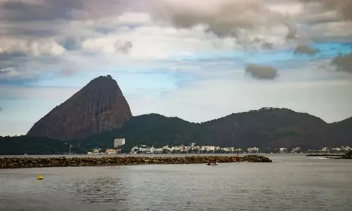 A dica é não tirar o guarda-chuva da bolsa