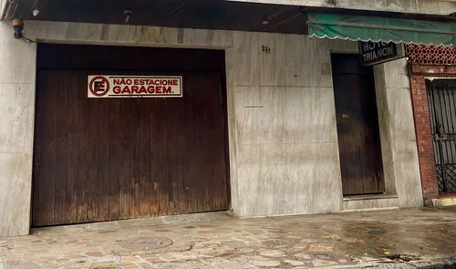 No estabelecimento onde o crime aconteceu, o clima é de silêncio e apreensão