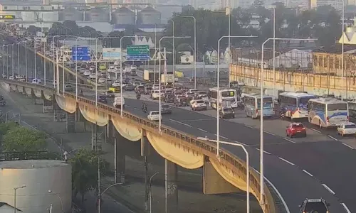 O congestionamento no sentido Rio é atribuído ao grande fluxo de veículos no horário de pico