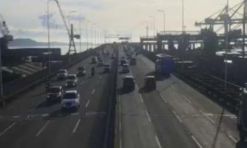 Congestionamento ocorre devido ao alto fluxo de veículos