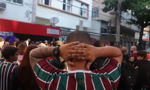 Torcedores da Flu Oceânica se reúnem no Bento's Bar, em Icaraí