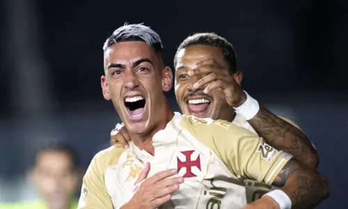 Puma Rodríguez comemora o gol da virada do Vasco contra o Bahia
