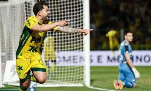 Alesson marcou o terceiro gol do Mirassol na partida