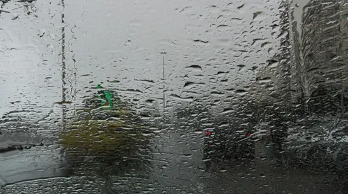 Pancadas de chuva podem vir acompanhadas de raios