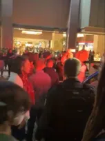 Imagem ilustrativa da imagem Vereadores de Niterói batem boca na frente de shopping; veja