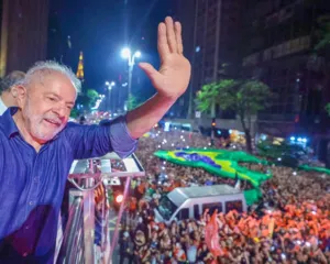 Imagem ilustrativa da imagem Lula passará por cirurgia no quadril em outubro