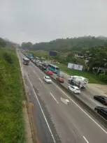 Imagem ilustrativa da imagem Acidente causa congestionamento na RJ-104, em Niterói