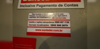 Imagem ilustrativa da imagem Bandidos continuam com central de atendimento em banco de Niterói