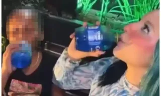 Imagem ilustrativa da imagem Influenciadora dá bebida alcoólica para criança; vídeo