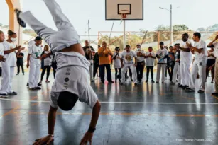 Imagem ilustrativa da imagem Projeto de Niterói leva cultura unindo capoeira e inclusão