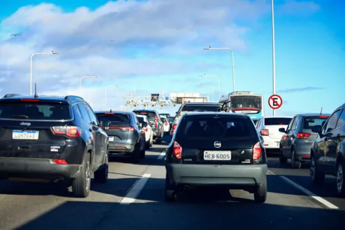 O acidente também deu nó nos acessos à ponte