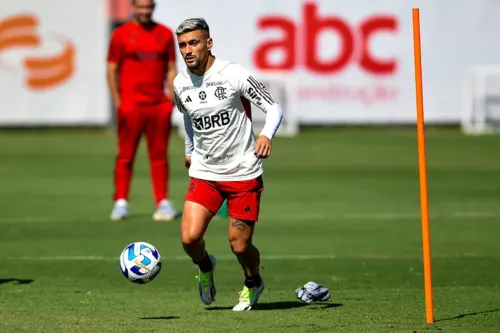 Arrascaesta treinou junto com o grupo do Flamengo