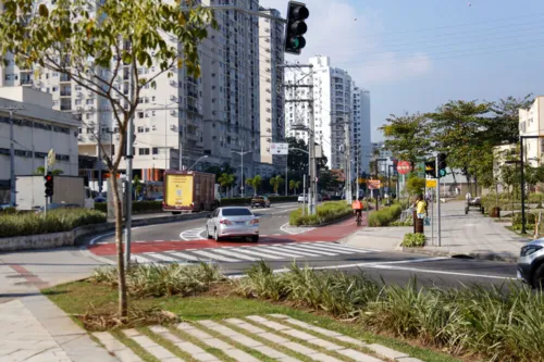 Uma praça na Av. Marquês de Paraná está sendo alvo de criminosos