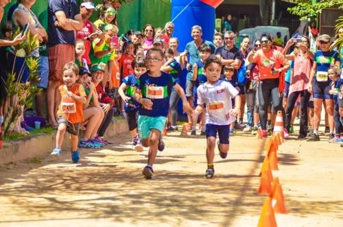 Os participantes da corrida kids também recebem medalha finisher