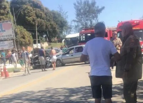 O trecho teve o trânsito interditado para socorro dos feridos