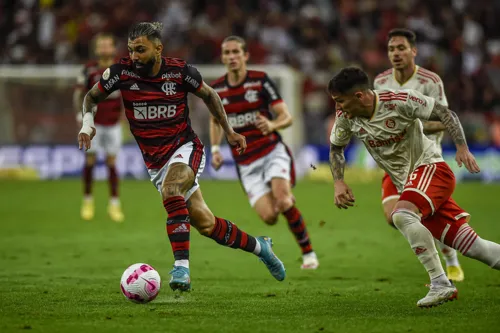 Flamengo e Internacional medem força no Maracança neste sábado (26)