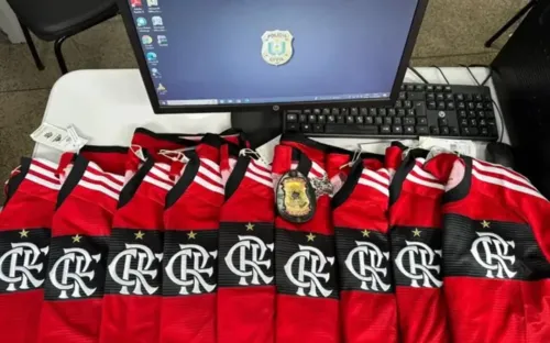 Algumas camisas foram recuperadas pela polícia